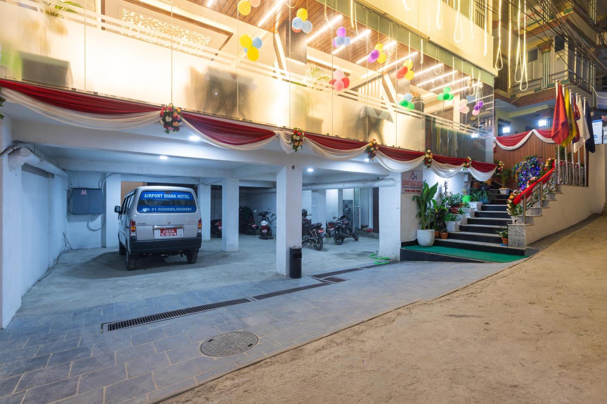 Airport Diana Hotel Kathmandu Buitenkant foto